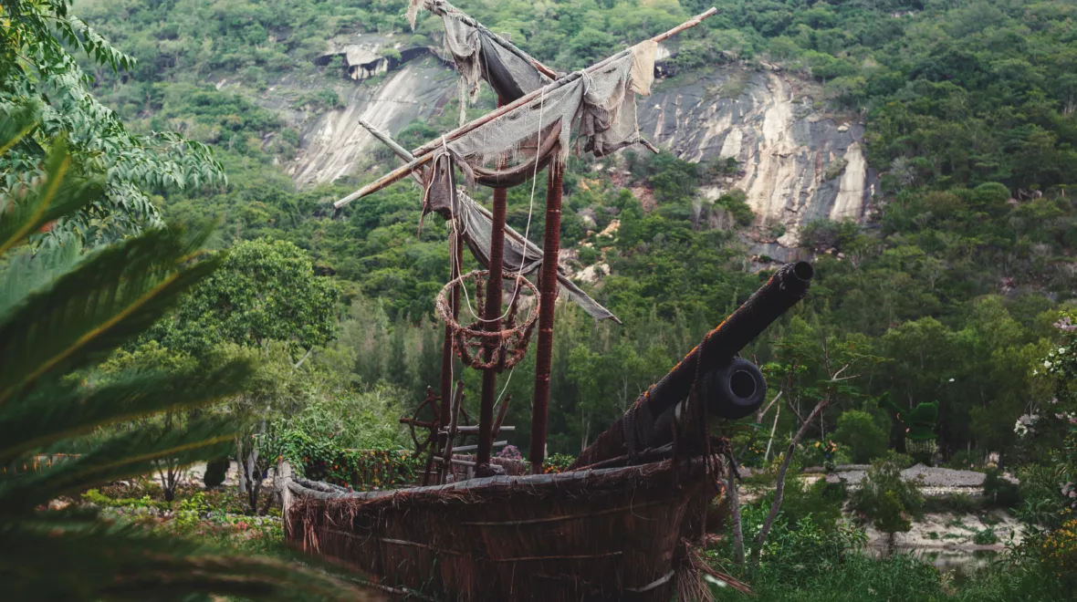 KW4WGR Old pirate sailboat in the jungle.